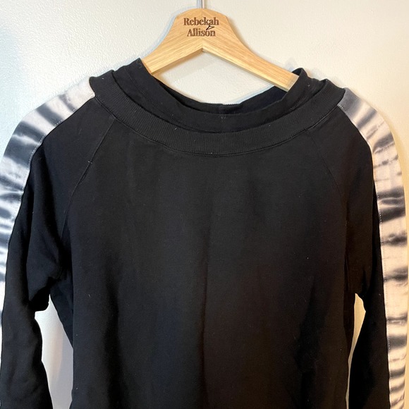 MONROW Layered Printed Soft Sweatshirt in Black & White Size XS - Picture 5 of 16